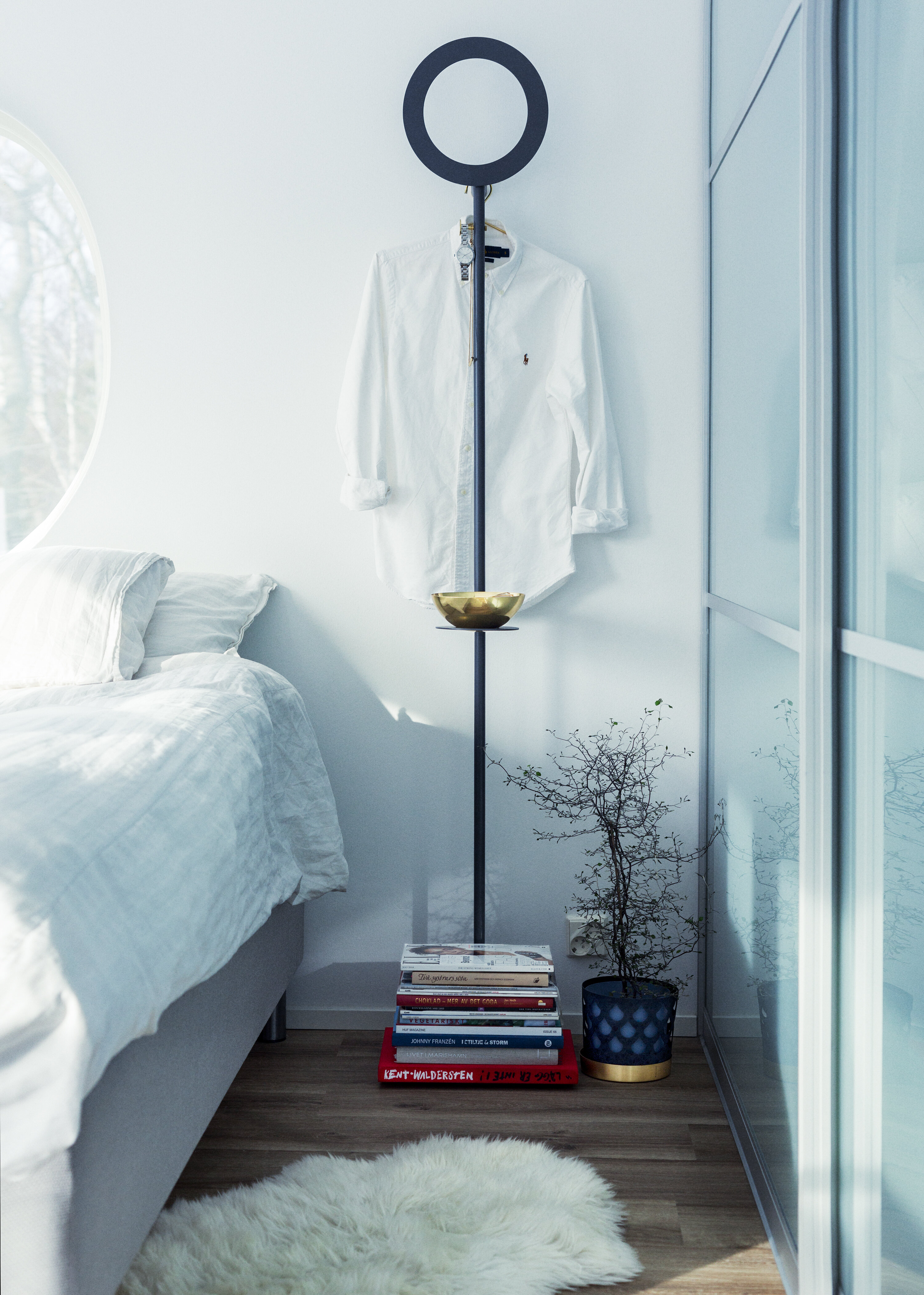 https://www.klong.com/pub_docs/files/32102_04-MONOKEL-CLOTHESRACK-MILJÖ-front-Alice-Åkerblom-noresize.jpg