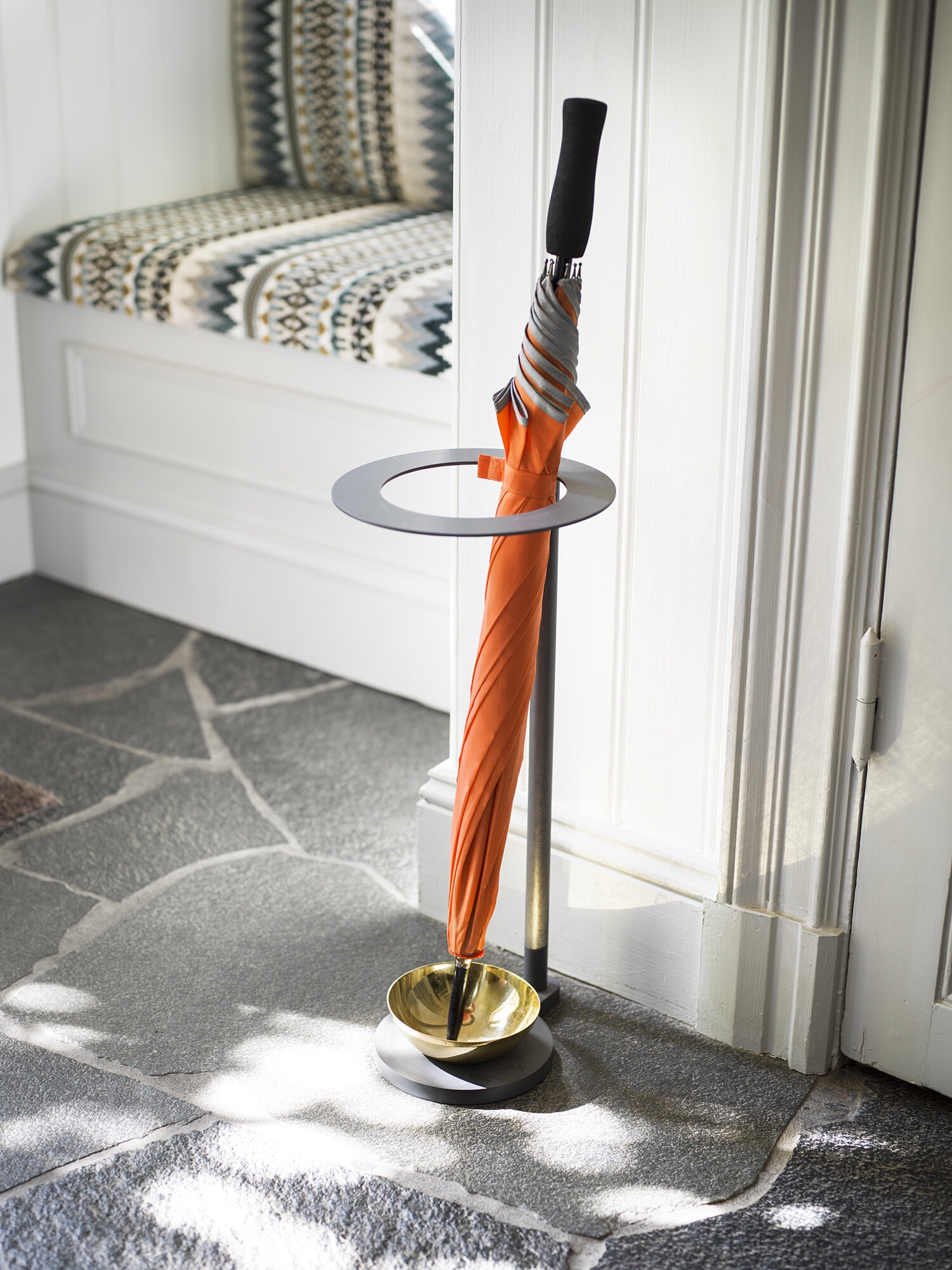https://www.klong.com/pub_docs/files/Monokel-Umbrella-Stand.jpg