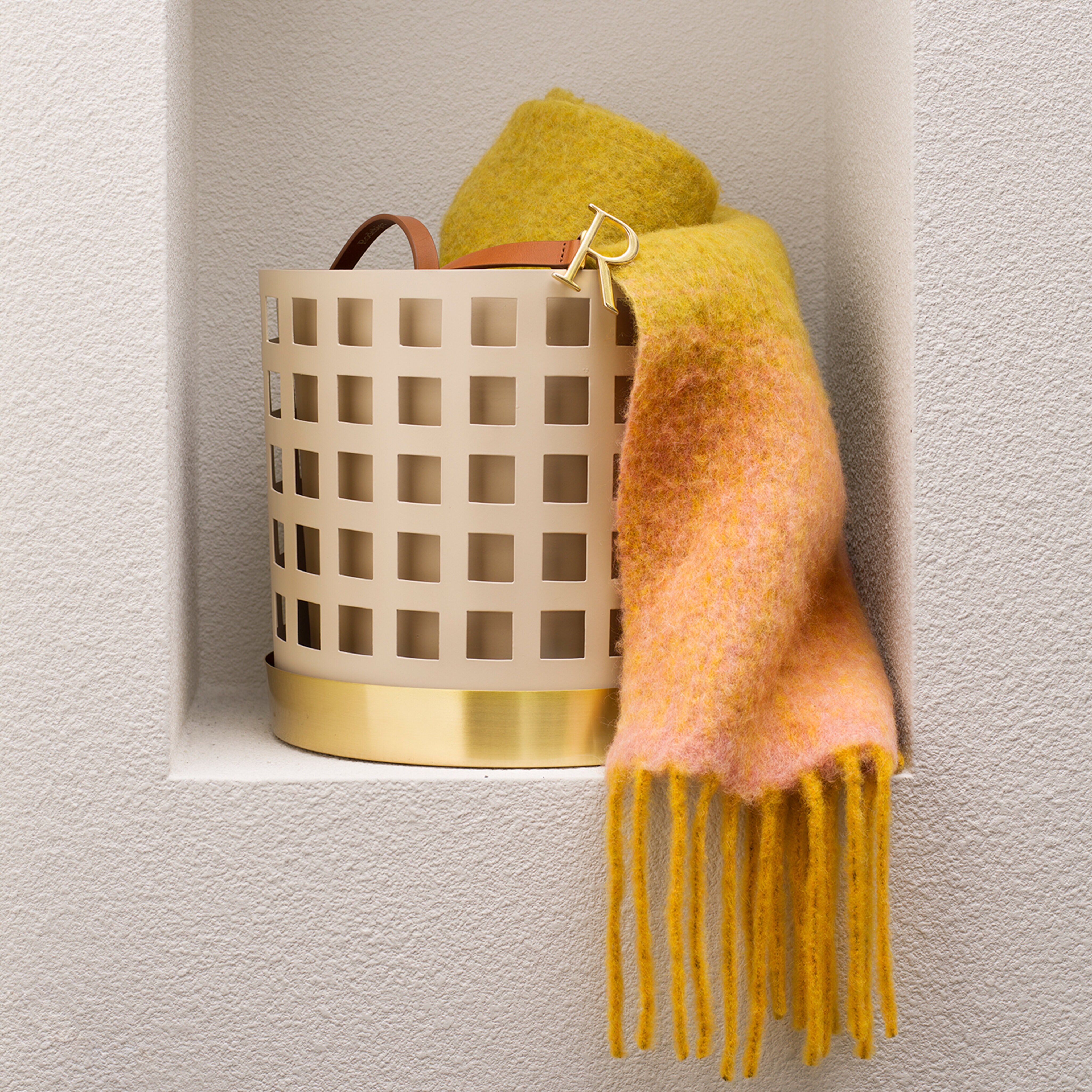 https://www.klong.com/pub_docs/files/StockholmCreativeEdition/Trio-Beige-rodebjer-square.jpg
